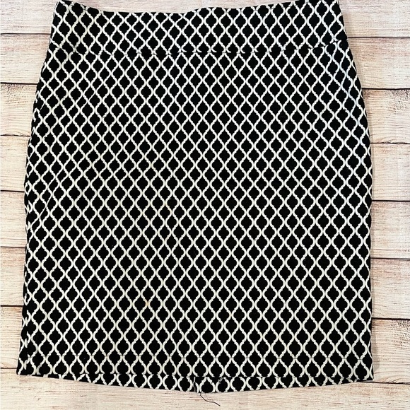 Soho Pencil Skirt Black White Geometric Pull On Unlined size XL - Picture 1 of 3